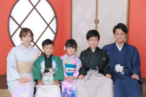 【七五三撮影限定】撮影時「ママ・パパ・ご兄弟のお着付け」がとても安い!!【ママ着物+着付け 平日税込¥1,100】【パパ着物+着付け 平日税込¥1,100】【兄弟着物+着付け+ヘア+簡単メイク いつでも税込¥1,100※小学生まで】※当社指定日を除く!!